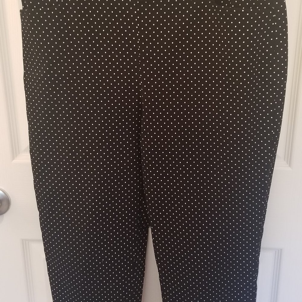 Navy blue and white polka dot Capri pants – size XL
